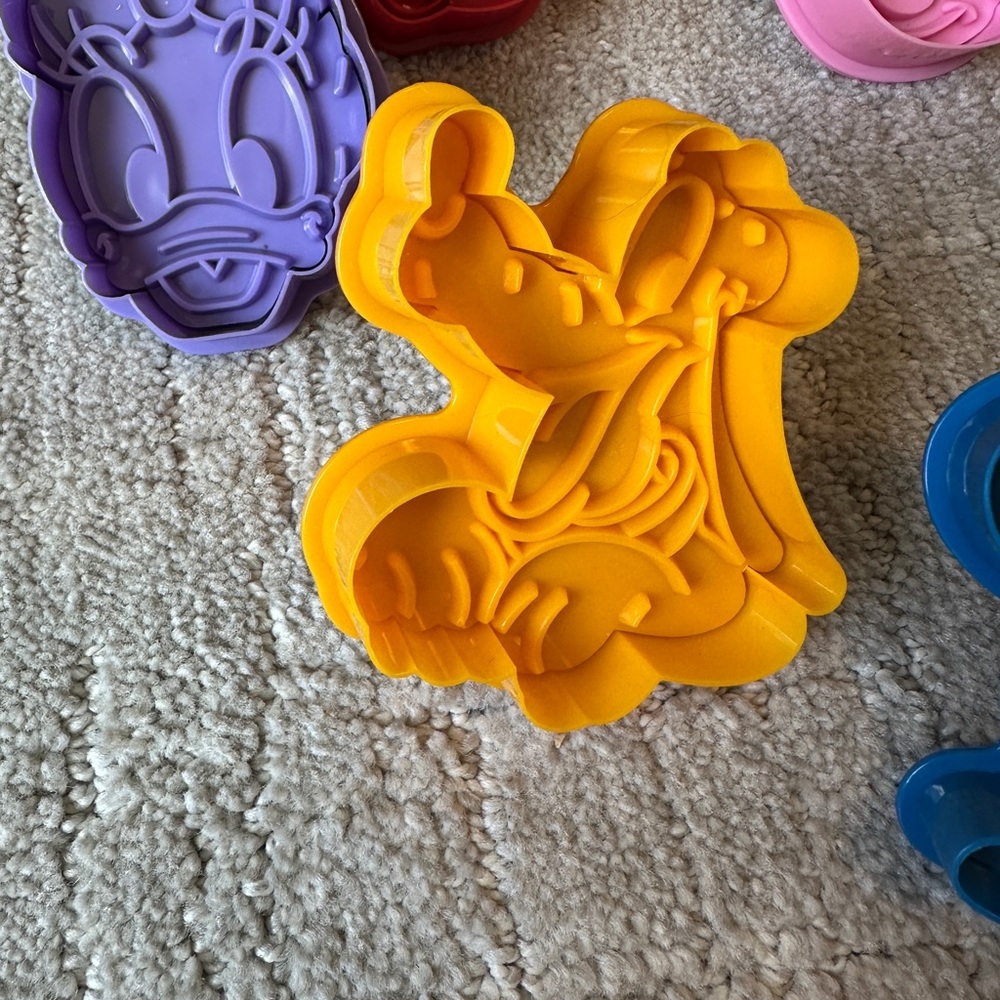 6 piece Disney Mickey Mouse Cookie Cutter Set - Picture 6 of 11